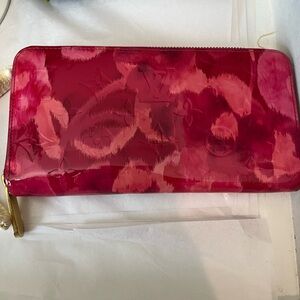 Authentic Louis Vuitton Vernnis zippy rose wallet